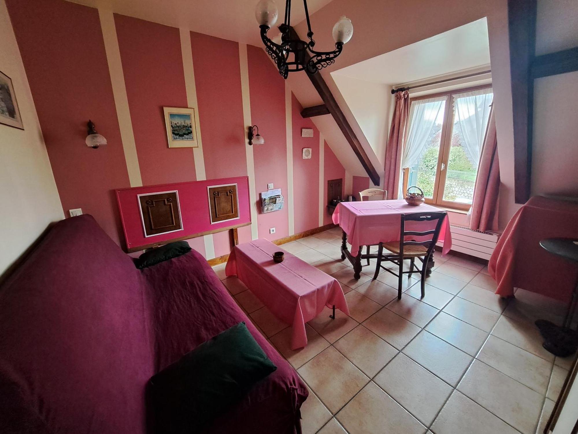 Location A Coucy Le Chateau Exteriör bild