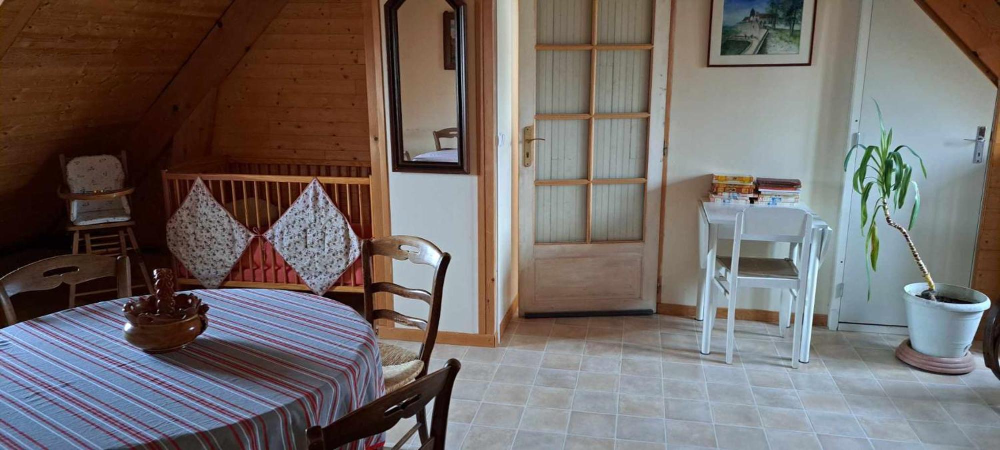 Location A Coucy Le Chateau Exteriör bild
